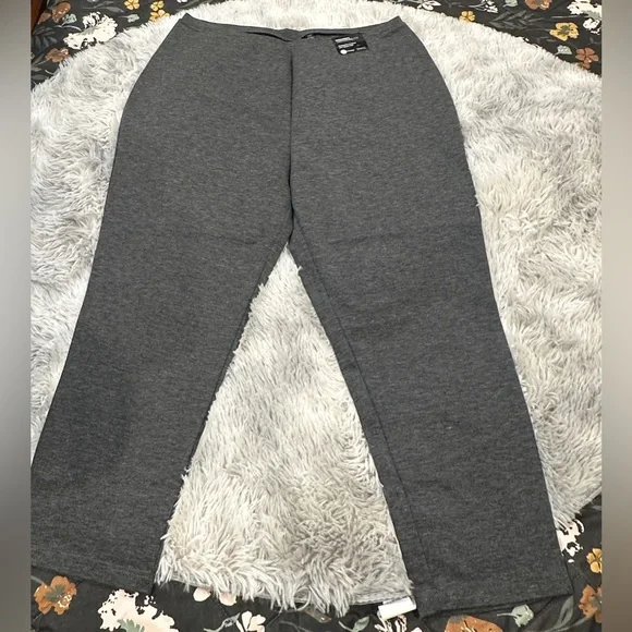 Avenue Women's Ponte Leggings - Picture 3 of 8